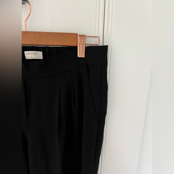 ARITZIA BABATON Conan Cropped Pant
Cropped crepe trousers black workwear 4 - Picture 6 of 12